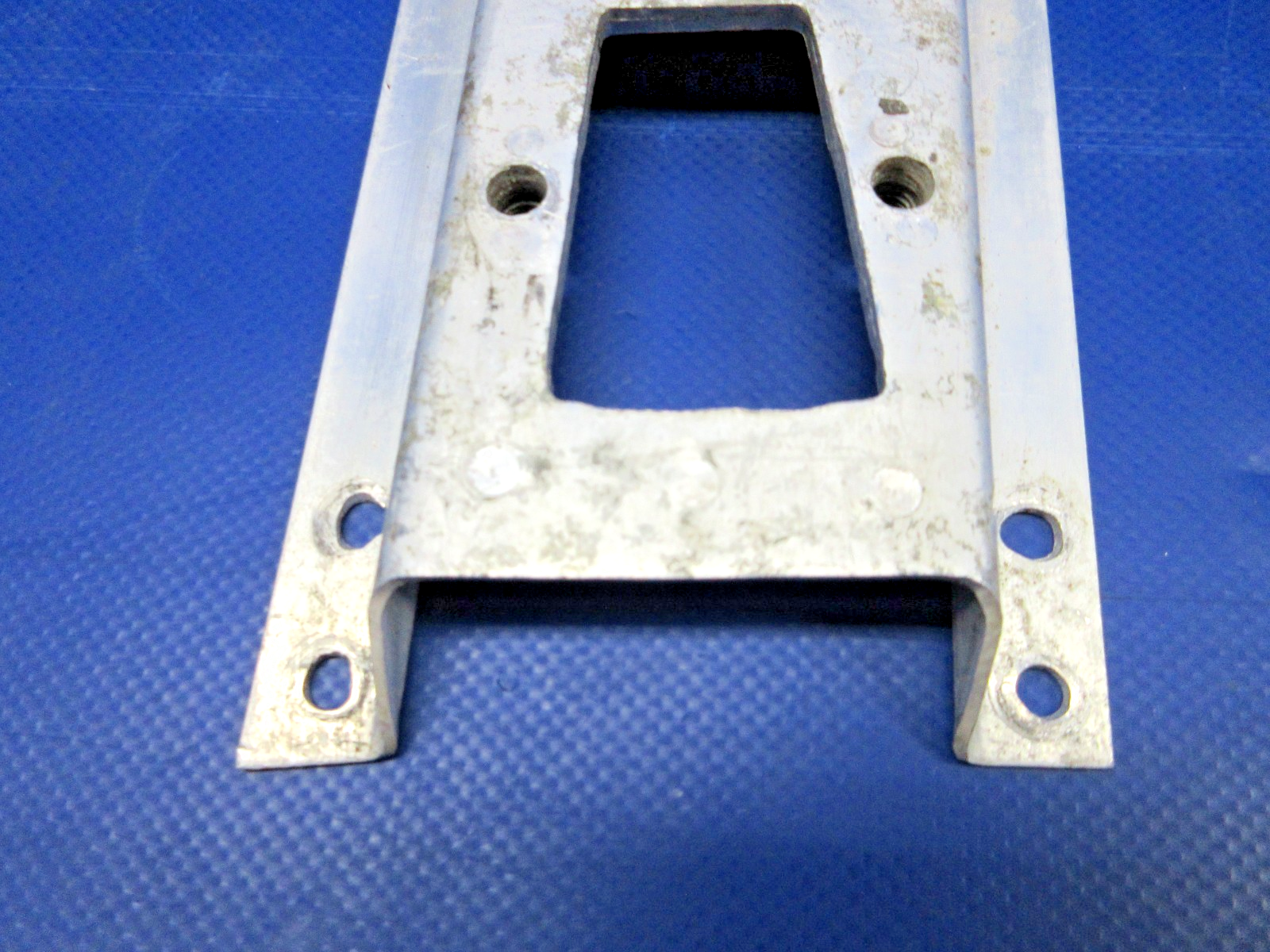 Cessna 310 / 310I AFT Seat Supports LH & RH P/N 0812981-5 & -6 (0326-866)17