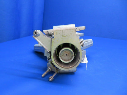 Piper Nose Gear Trunnion Assy Casting # 20772, Collar 20832 (1022-557)