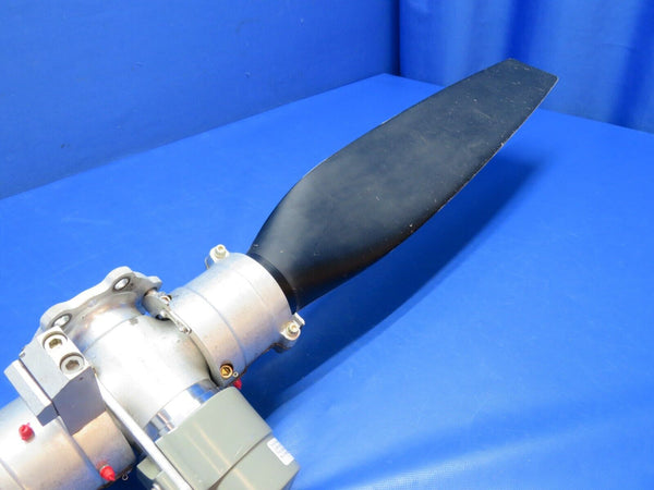 Piper PA-23-250 Aztec Hartzell Propeller Model HC-A2XK-2 (0524-98)