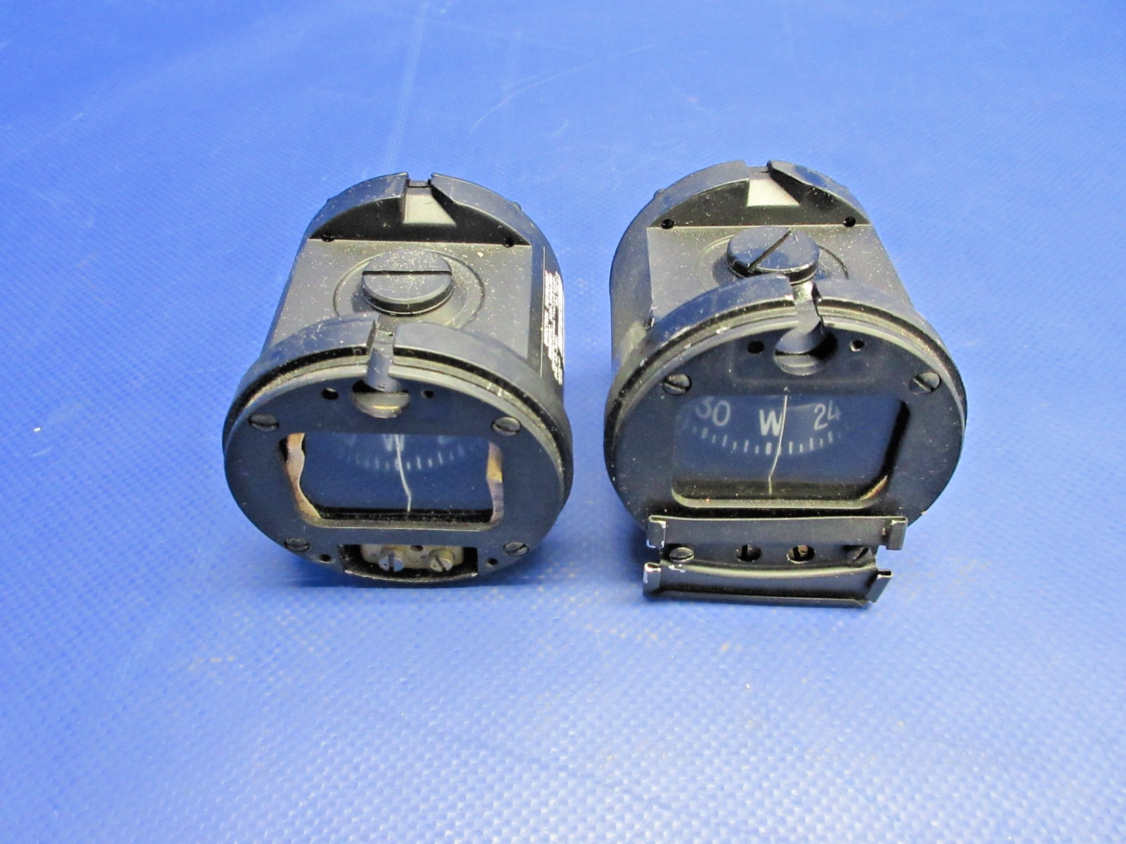 Airpath Compass P/N C2200-L4-B LOT OF 2 FOR PARTS (0326-981)0