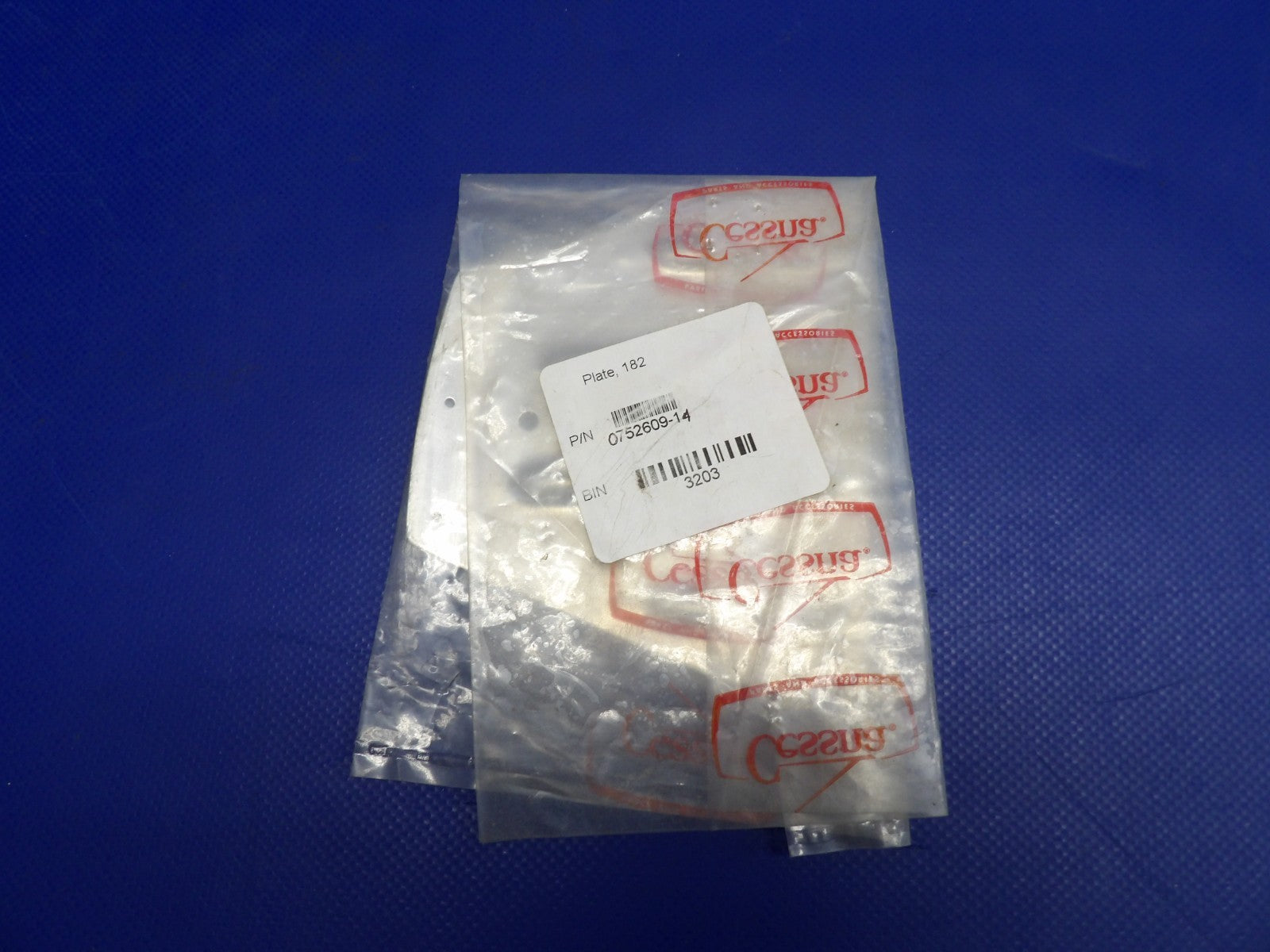 Cessna 182 RH Cowl Flap Bracket Hinge P/N 0752609-14 NOS (0426-1237)1