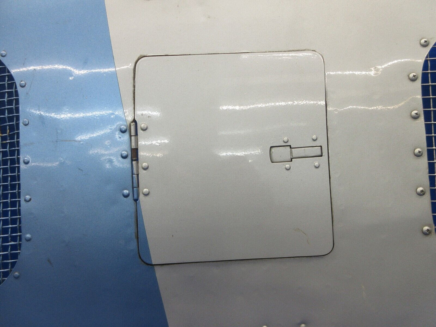 Bell 47J-2 Helicopter Fuselage Cowl RH P/N 47-340-207-231 (1124-1417)
