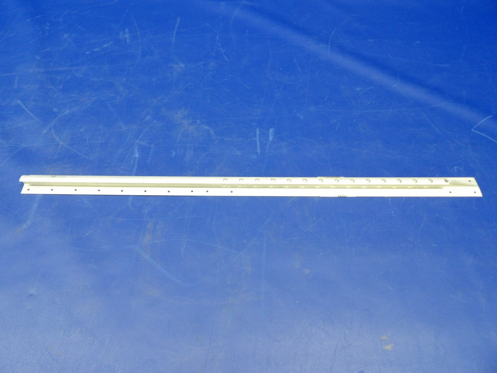 182 Cessna Seat Rail P/N 0710658-2 NOS (0326-1268)3