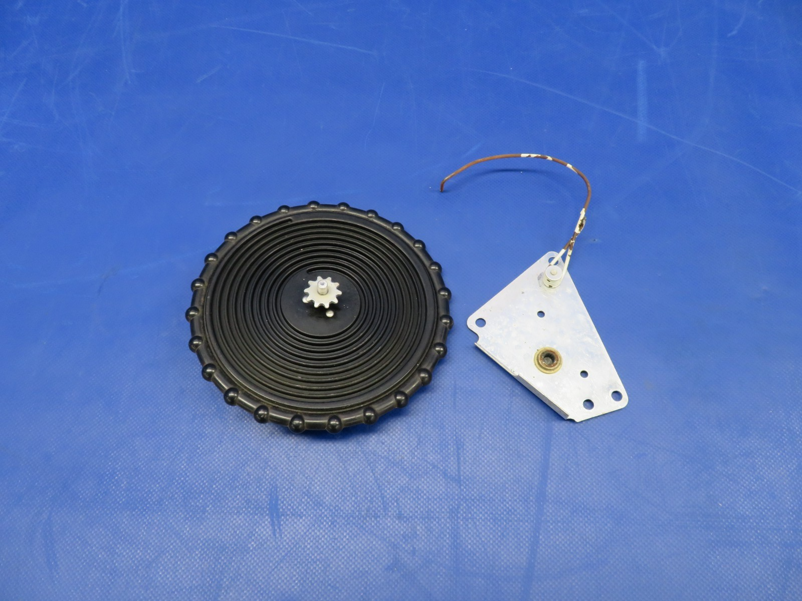 Cessna 172M Elevator Trim Wheel & Indicator P/N 0713642-1 (0826-409)0