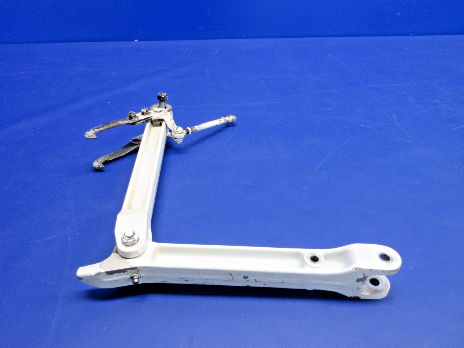 Cessna 310 / 310I Main Gear Links & Uplock Hook LH P/N 0841103-7 (0326-937)9