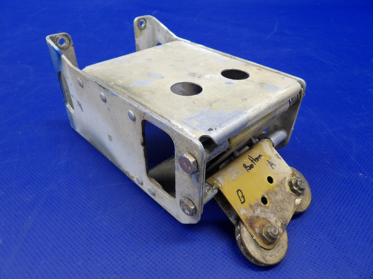 Piper PA-31T1 Cheyenne Elevator Trim Bracket P/N 49962-02 (0626-1308)8