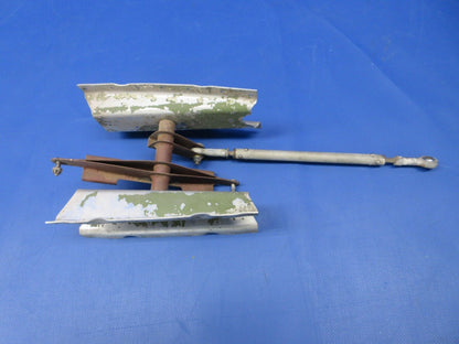 Cessna 210 Aileron Bellcrank Assy LH w/ Brackets & Rod P/N 1221087-1 (0624-1328)