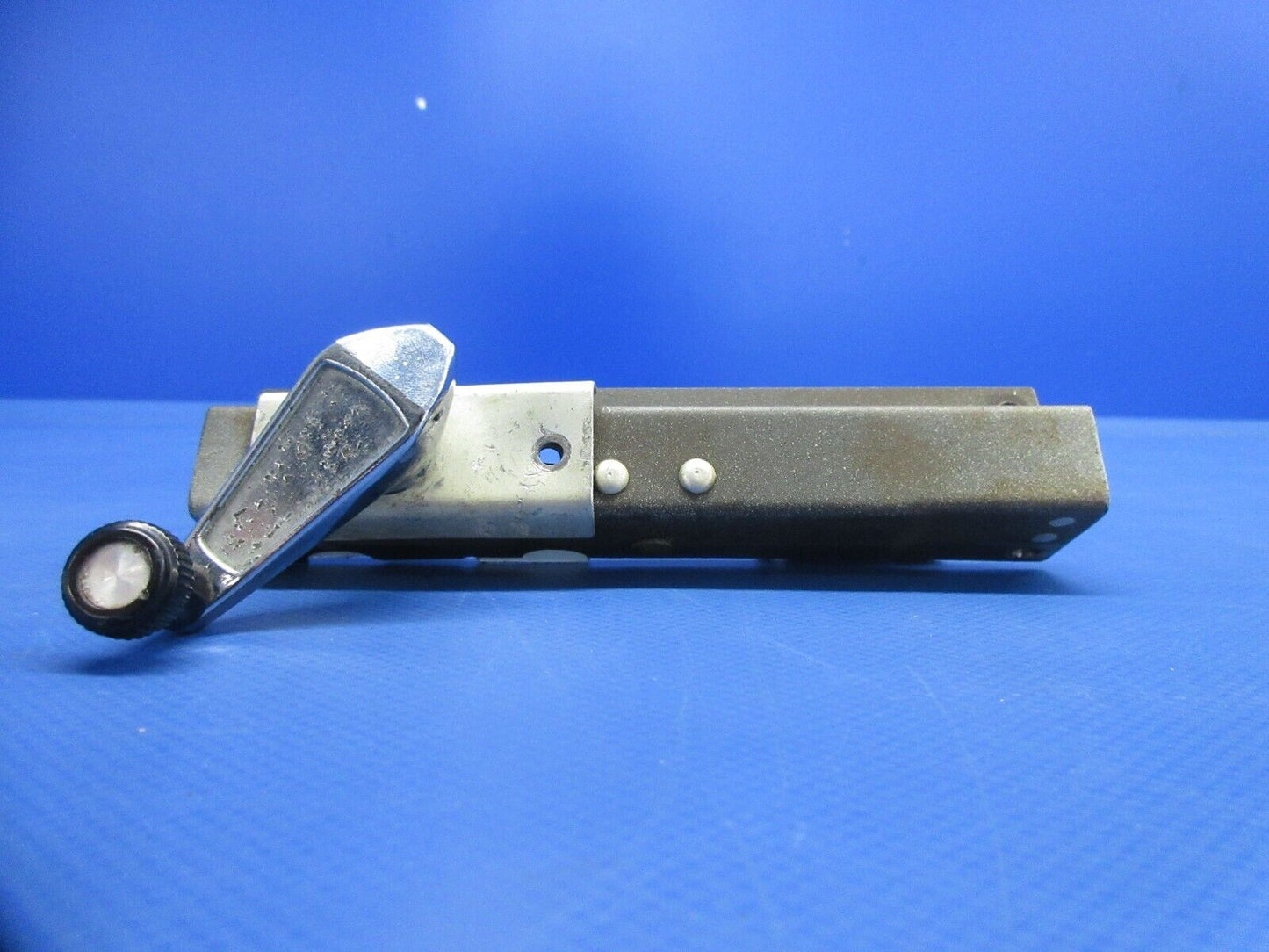Cessna 177 / 177B Vent Window Actuator & Bellcrank Assy RH 1717075-6 (0824-1043)