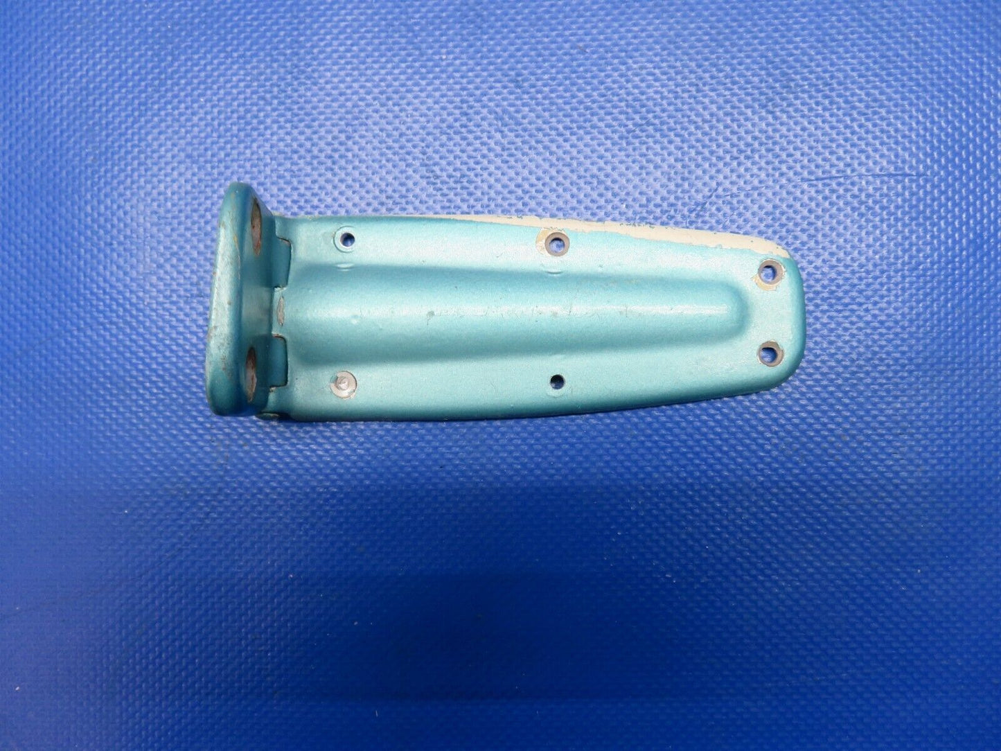 Cessna Cabin Door Hinge Assy LH Lower / RH Upper P/N 0711037-498 (0724-1847)