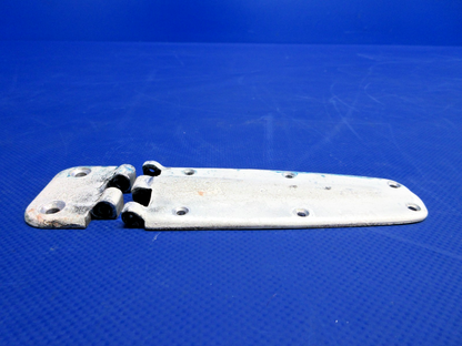 Cessna 150 / 152 RH LWR Cabin Door Hinge P/N 0413426-3, 0711037-500 (0926-876)5