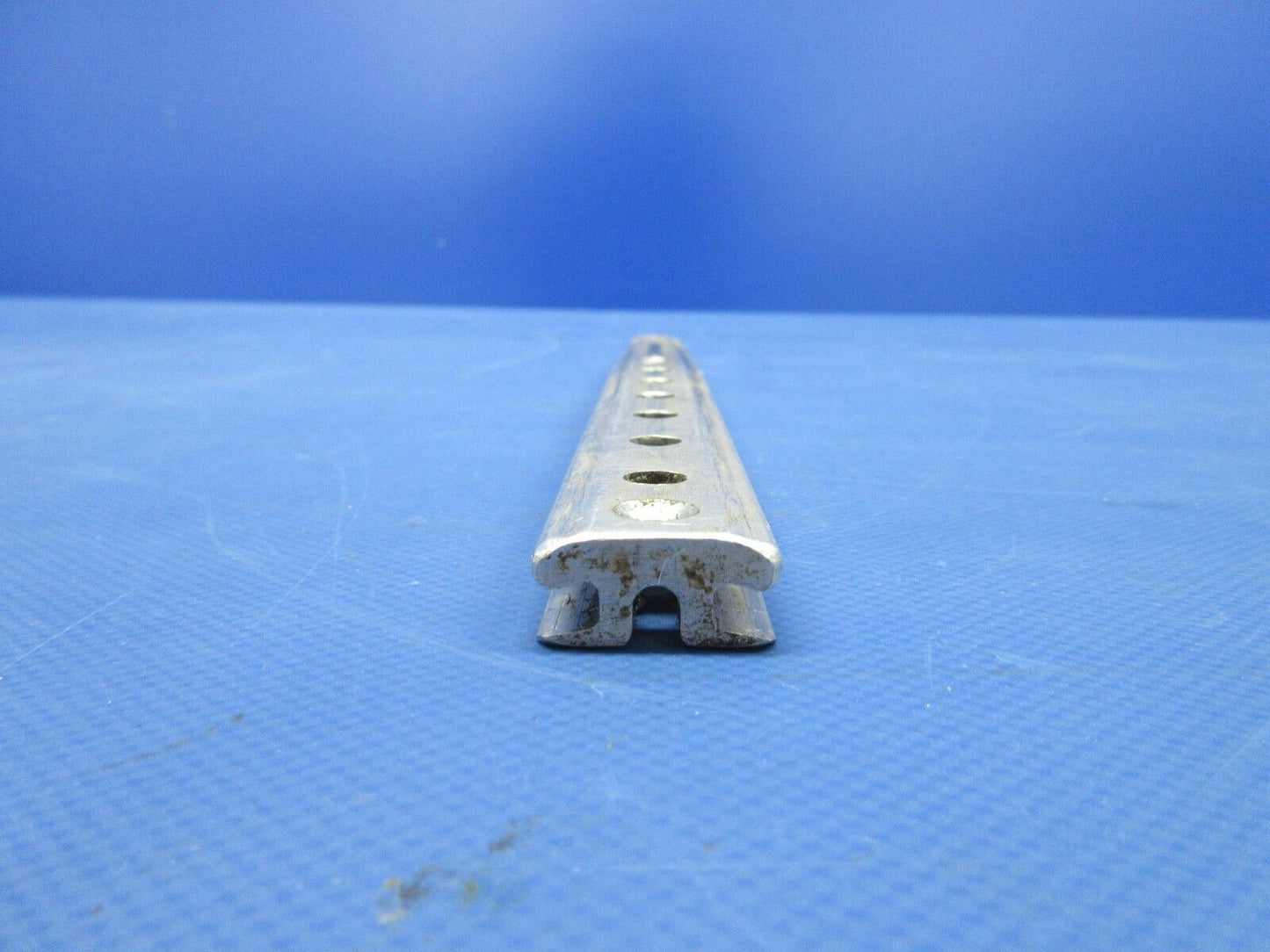 Piper PA-23-250 Aztec Seat Track OTBD P/N 17922-04 (0624-854)