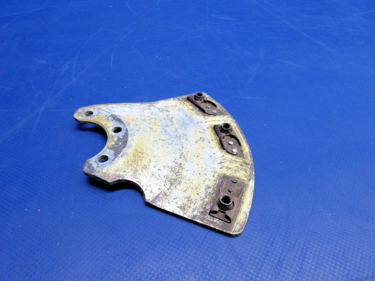 Piper PA-28-235 Cherokee RH Wheel Fairing Bracket P/N 63370-04 (0926-895)2