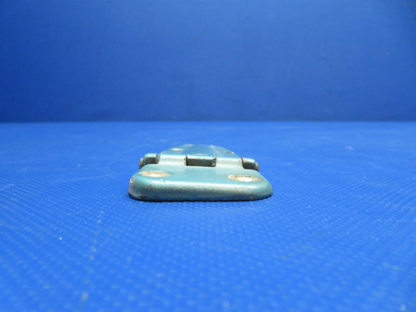 Cessna Cabin Door Hinge Assy LH Upper / RH Lower P/N 0711037-500 (0724-155)