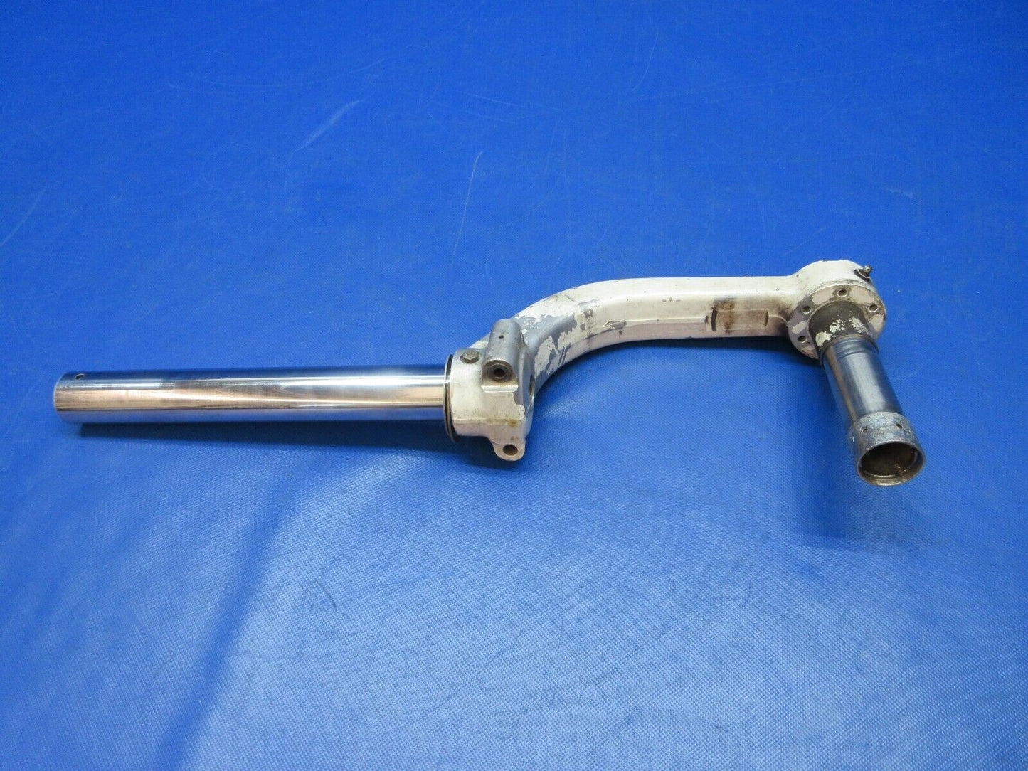 Piper PA-34-200T MG Strut, Fork & Axle w/ Nut & Bushing P/N 67037-06 (0924-1411)