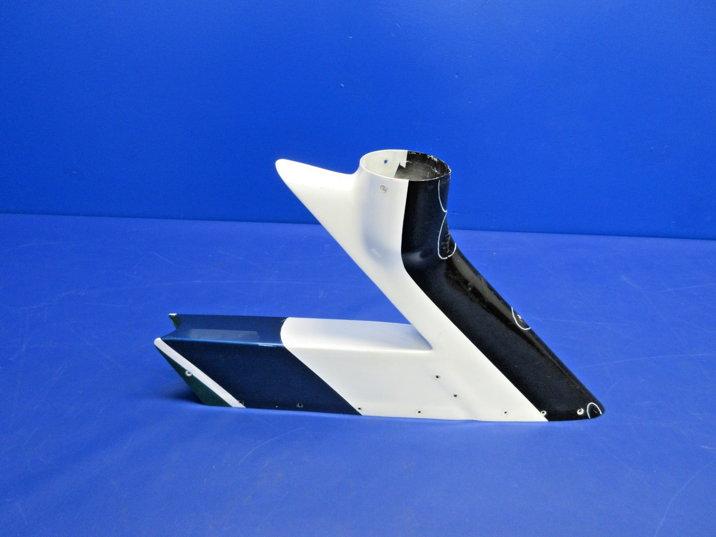 Cessna 310 / 310I Vertical Fin Tip w/Rotating Beacon Adapter 0831360-1 (0326-9510