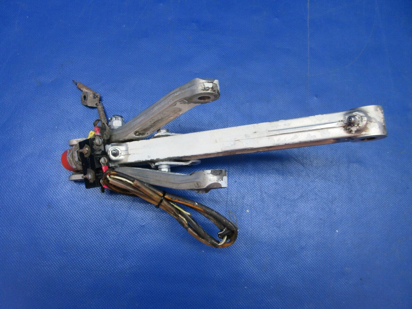 Piper PA-23-250 Aztec Link Assy Main Gear Drag P/N 16240-00 (0824-1321)