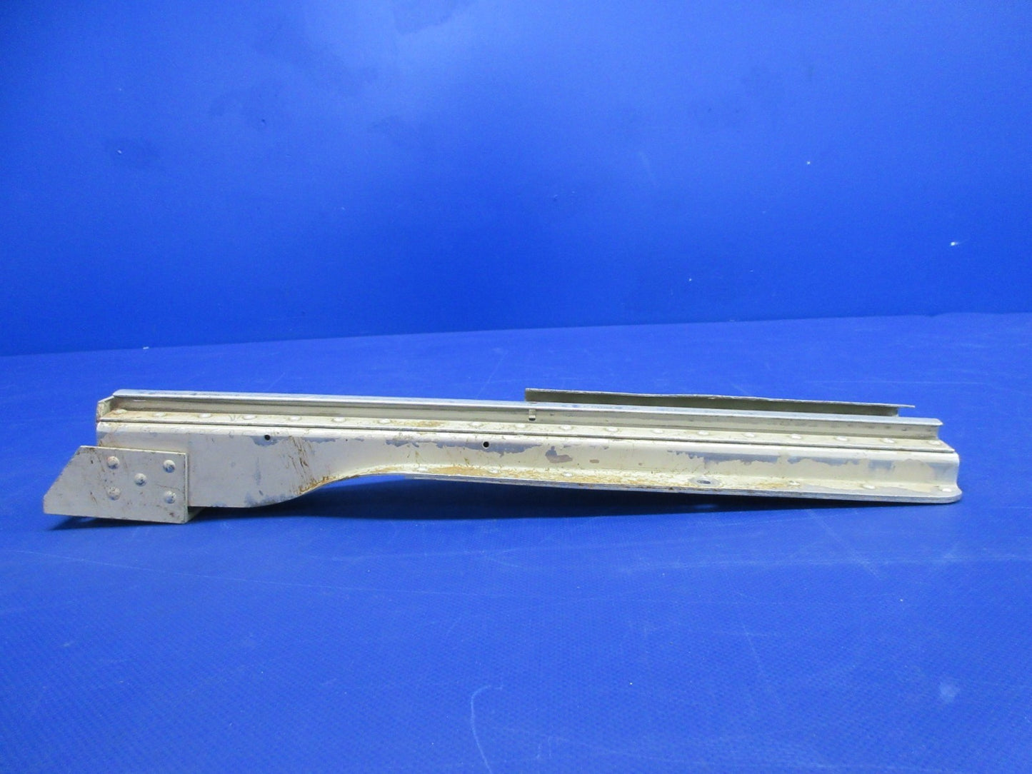 Cessna 310 / 310I RH Seat INBD Track P/N 0812987-7 (0326-865)4