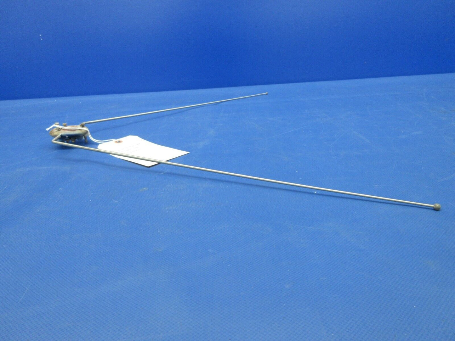 Beech 19A Musketeer Omni Navigational Antenna 451-273 (0424-1382)
