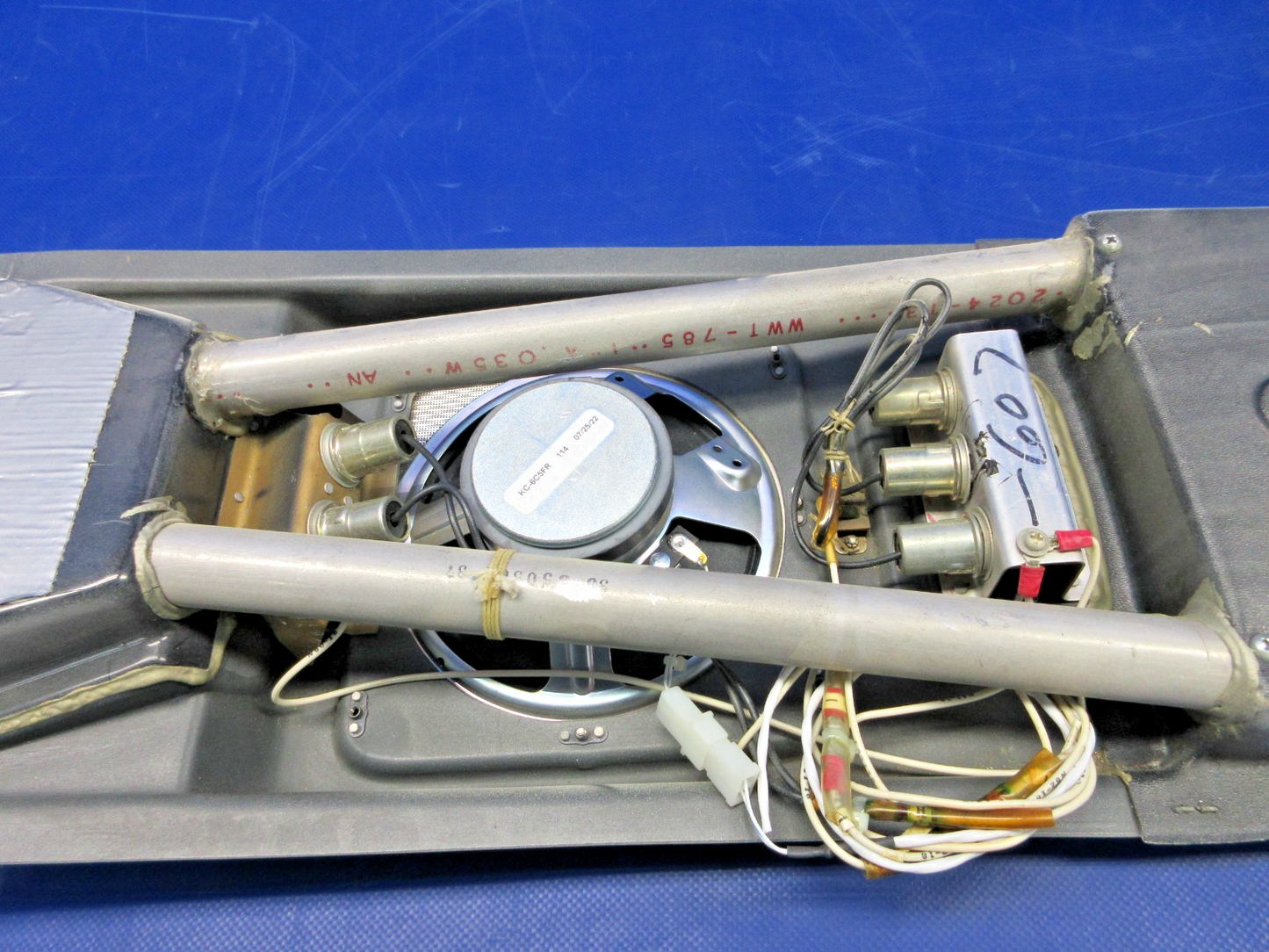 Beech D95A Travel Air Overhead Lights & Air Ducts P/N 35-550561-39 (0326-958)11