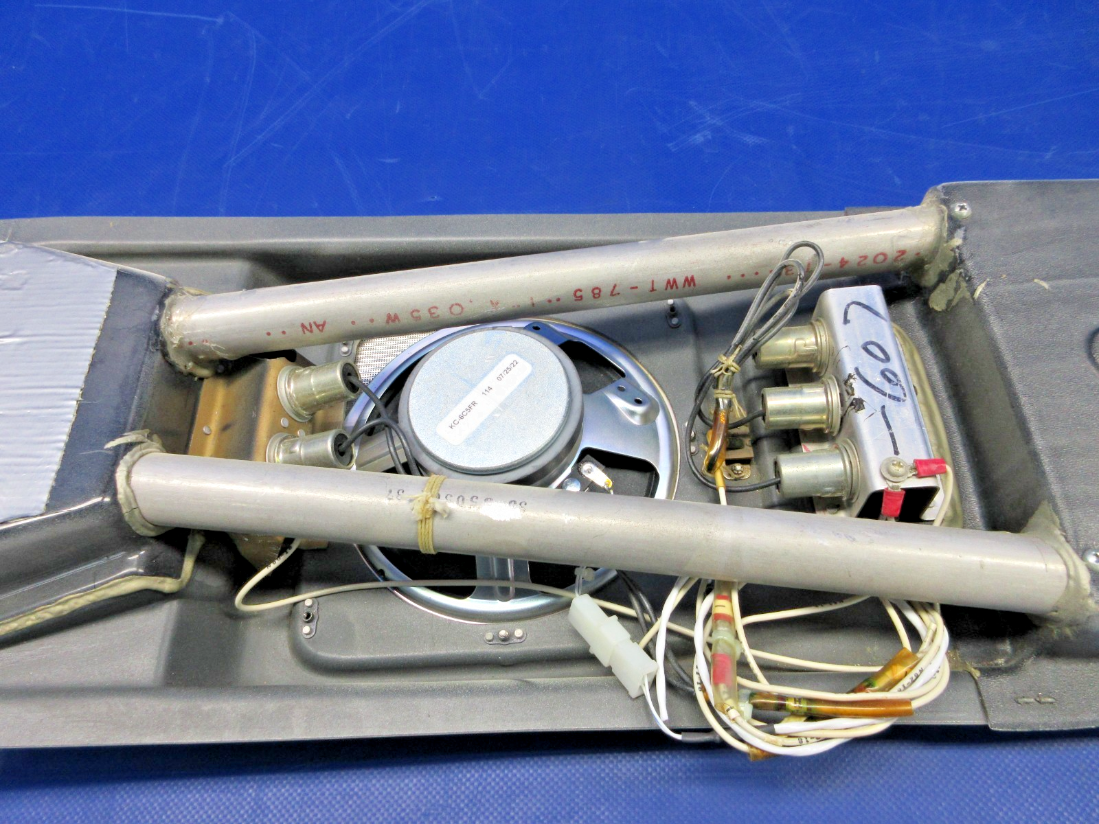 Beech D95A Travel Air Overhead Lights & Air Ducts P/N 35-550561-39 (0326-958)11