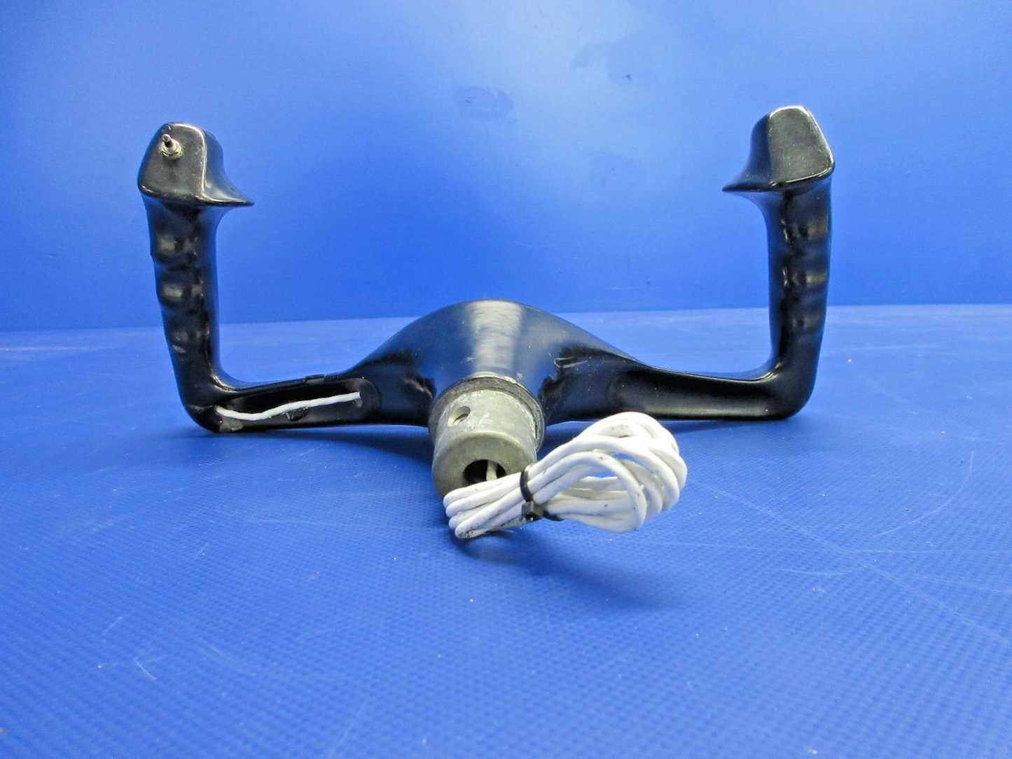 Cessna 182 / 182L Co-Pilot Control Wheel P/N 1560001-10 (0226-1027)3
