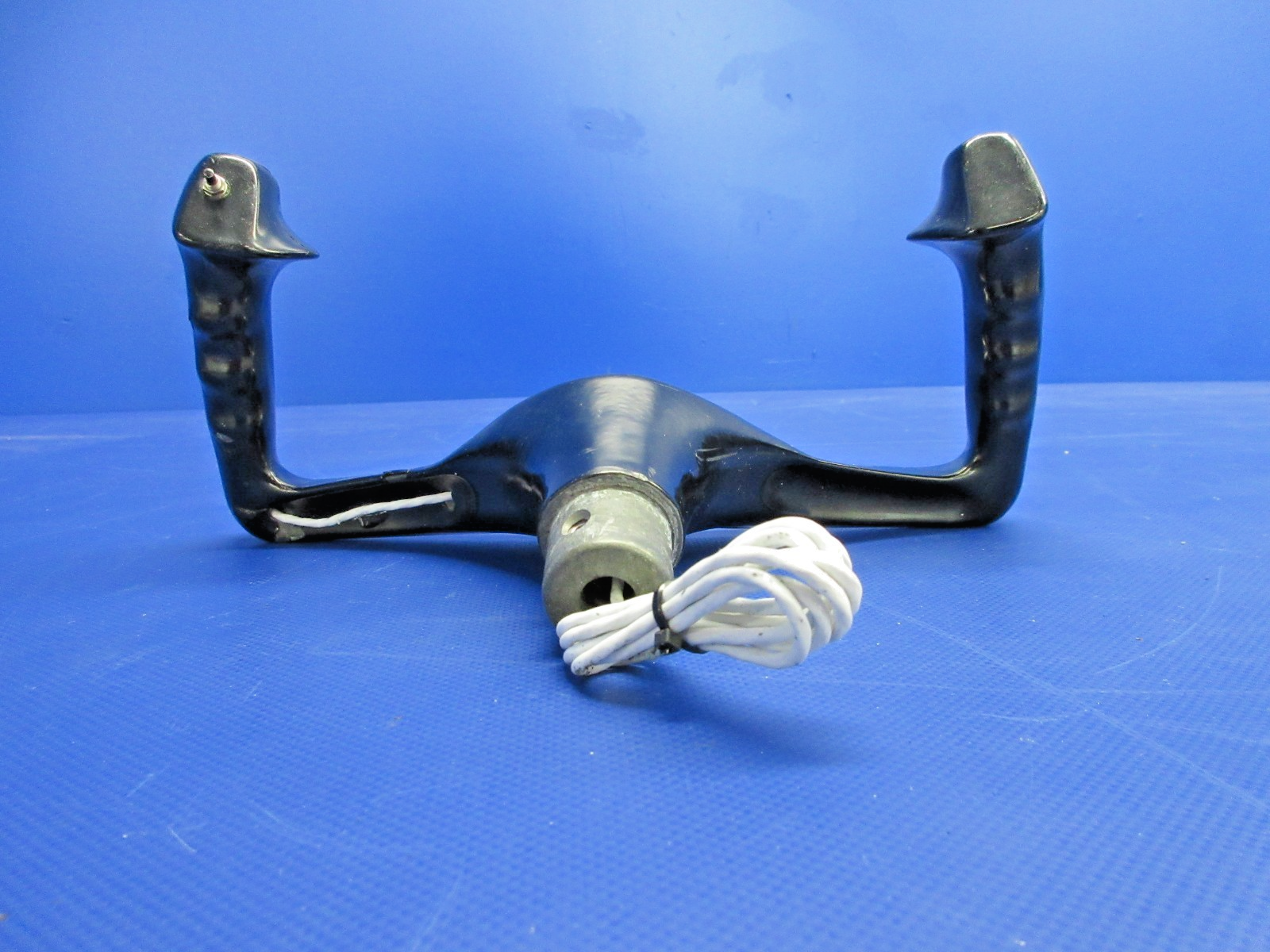 Cessna 182 / 182L Co-Pilot Control Wheel P/N 1560001-10 (0226-1027)3