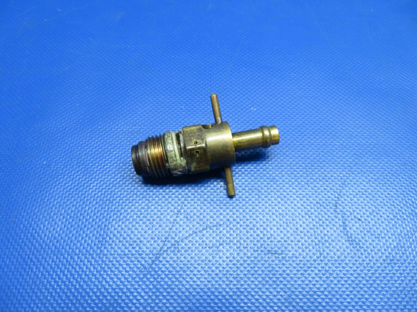 Piper PA-28-140 Cherokee Curtis Oil Drain Valve P/N CCB-37000 (0724-1897)