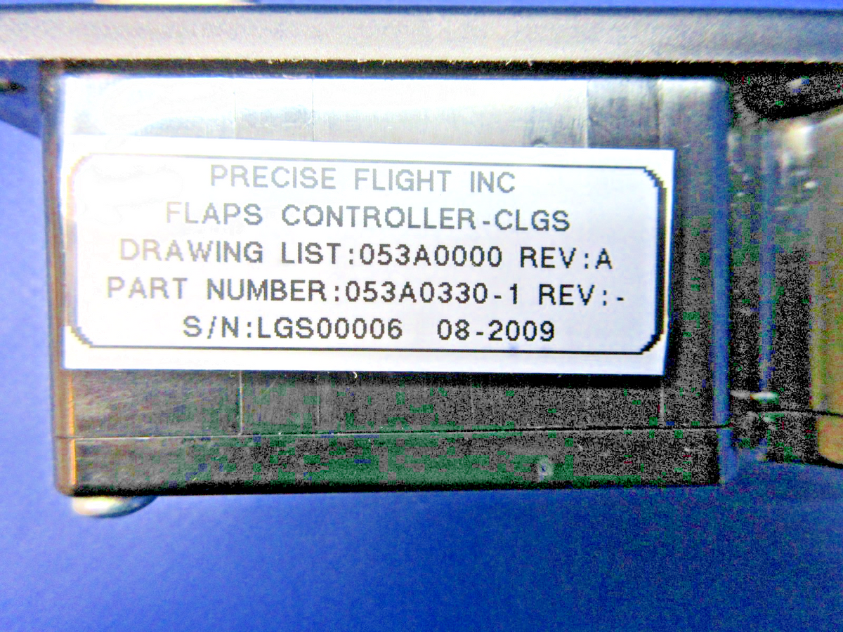 Cirrus Flap Panel Switch w/Landing Gear Simulator 053A0330-1 CORE (0526-921)2