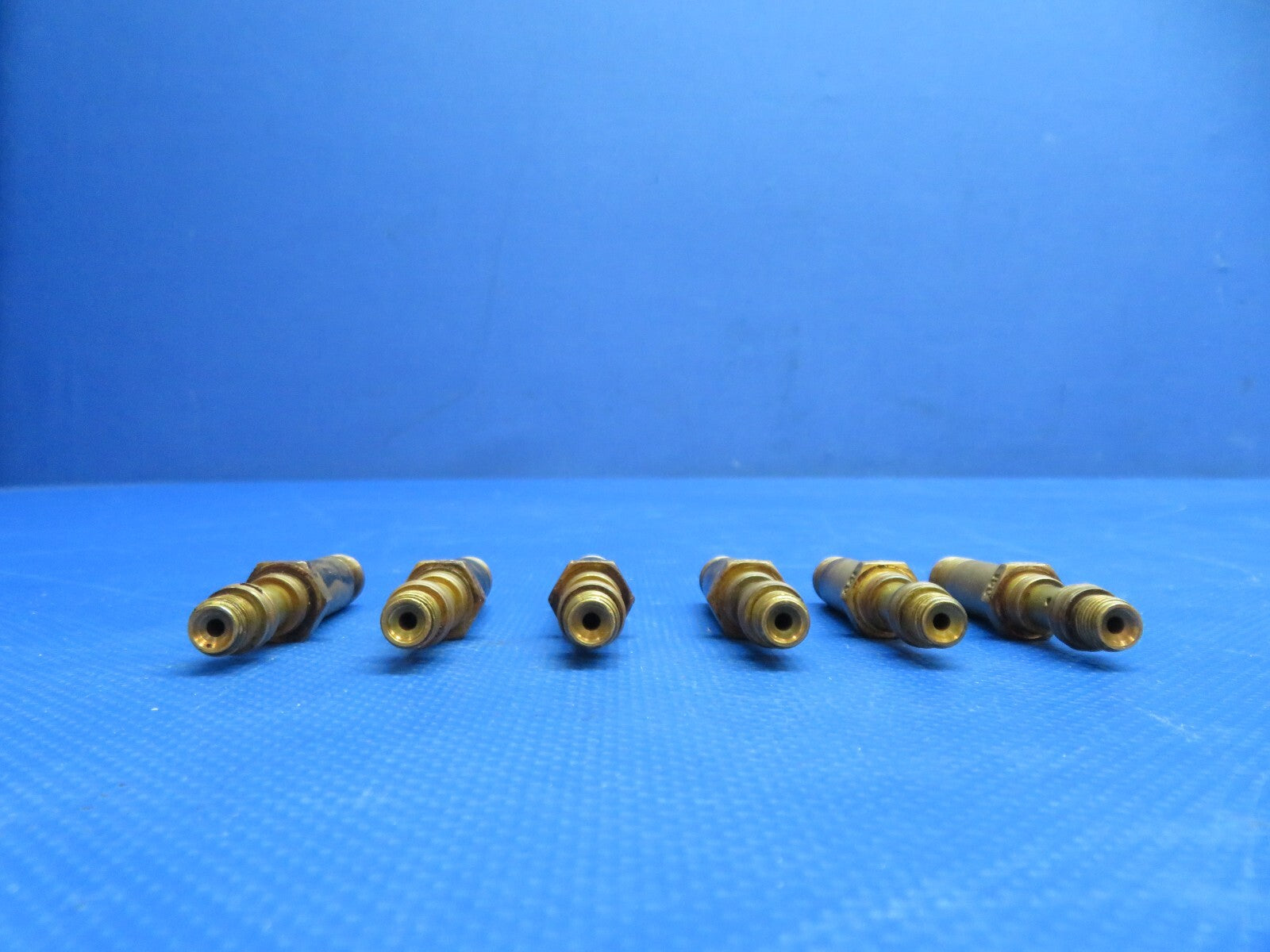Continental TSIO-520-E Fuel Injector Nozzles P/N 657070 SET OF 6 (0924-715)3