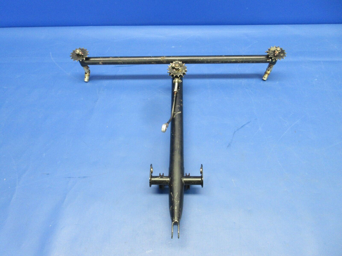 Piper PA-34-200T Seneca II Central Column Tee Bar Assy P/N 62703-34 (0524-2077)