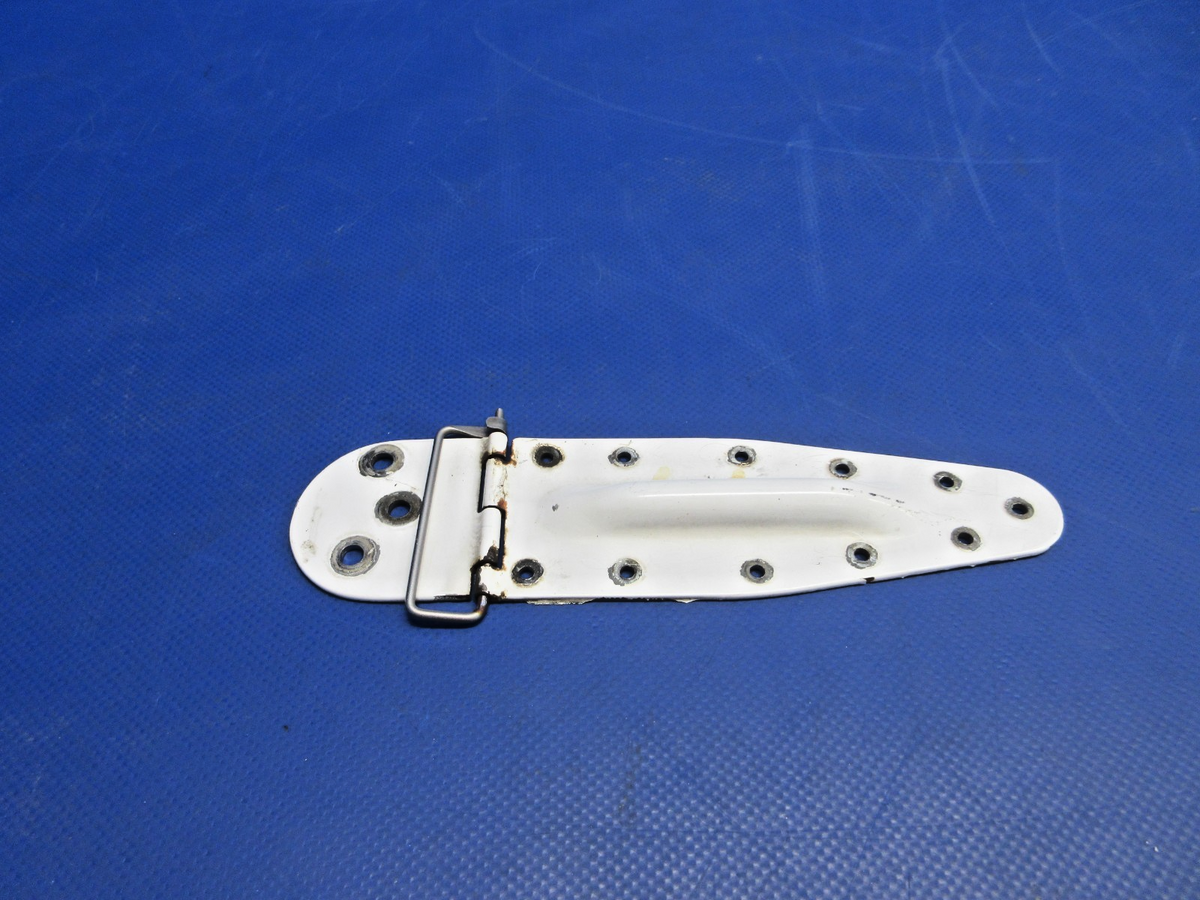 Cessna 172 / 172RG RH Cabin Door LWR Hinge P/N 2417003-2 (0926-873)0