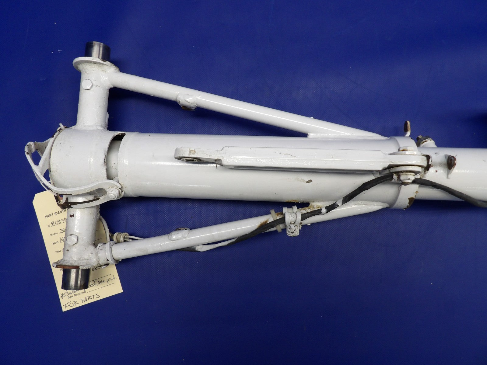 Cessna 310 / 310I Nose Landing Gear P/N 0842000-77 FOR PARTS (0326-2006)19