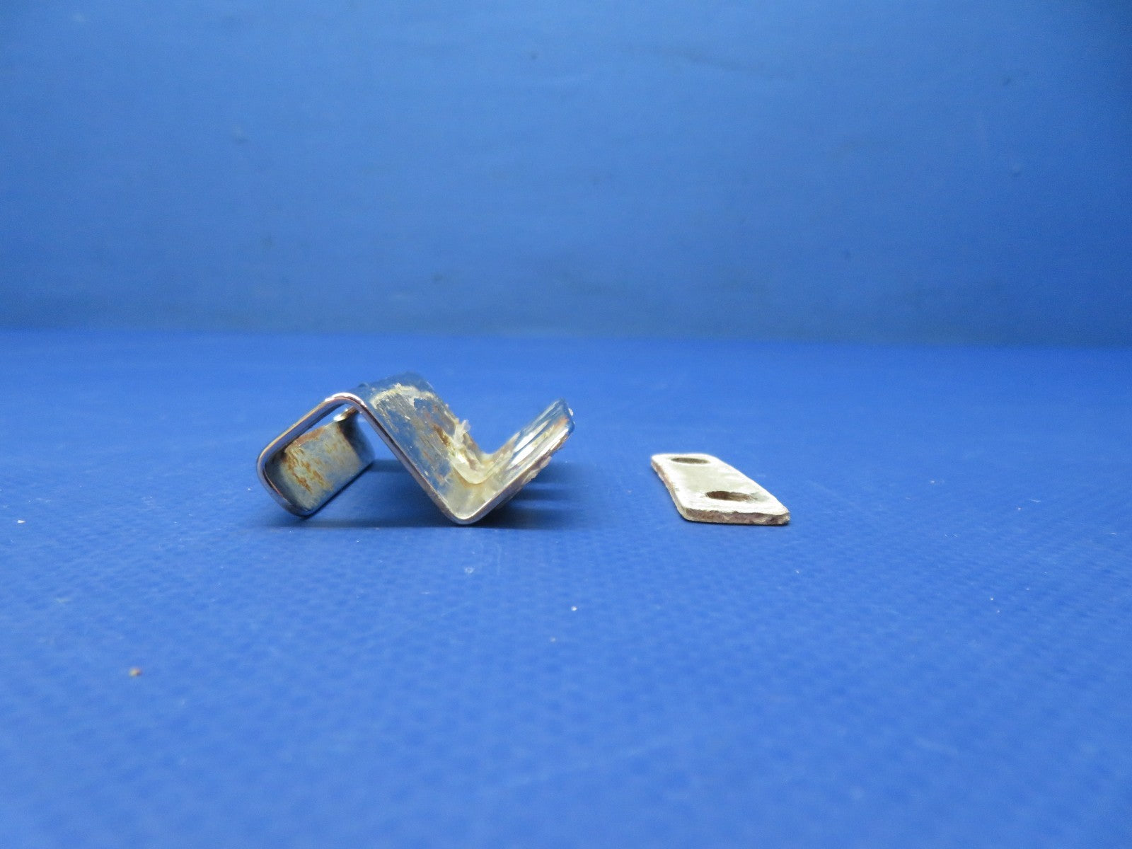Cessna 337 / 337D Window Latch Bracket, Handle & Plate 1411202-201 (0326-138)10