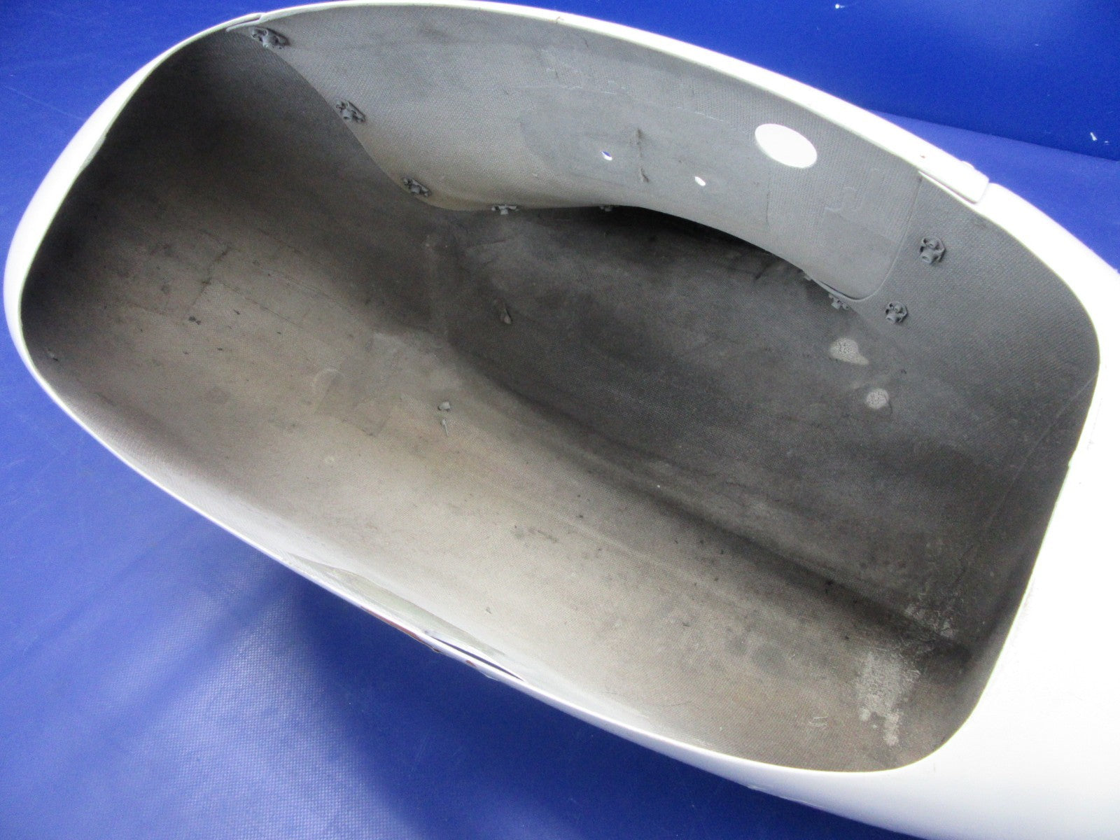 Cirrus SR20 RH Wheel Pant / Fairing P/N 18137-004 (0326-56)10