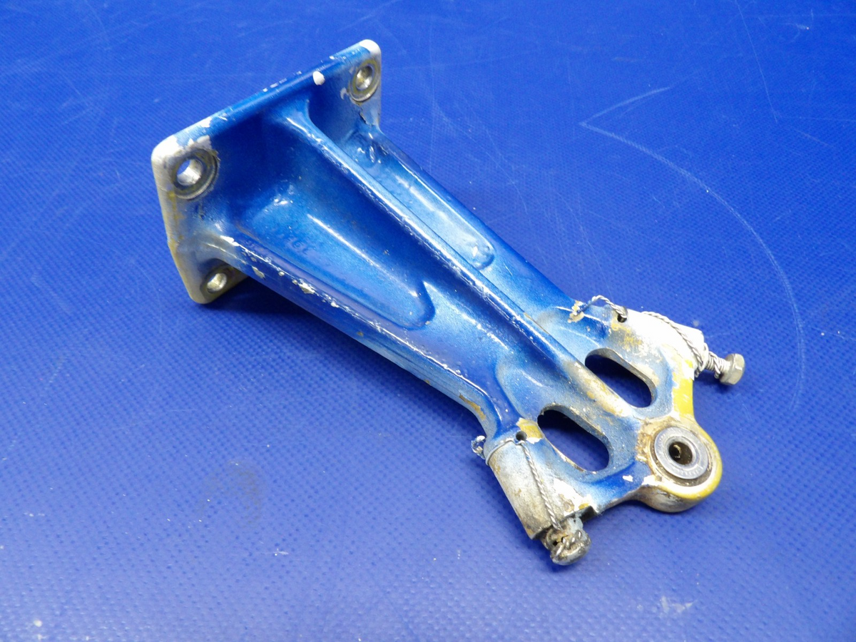 Piper PA-31T1 Cheyenne Elevator Center Hinge P/N 45253-03 (0626-1345)9