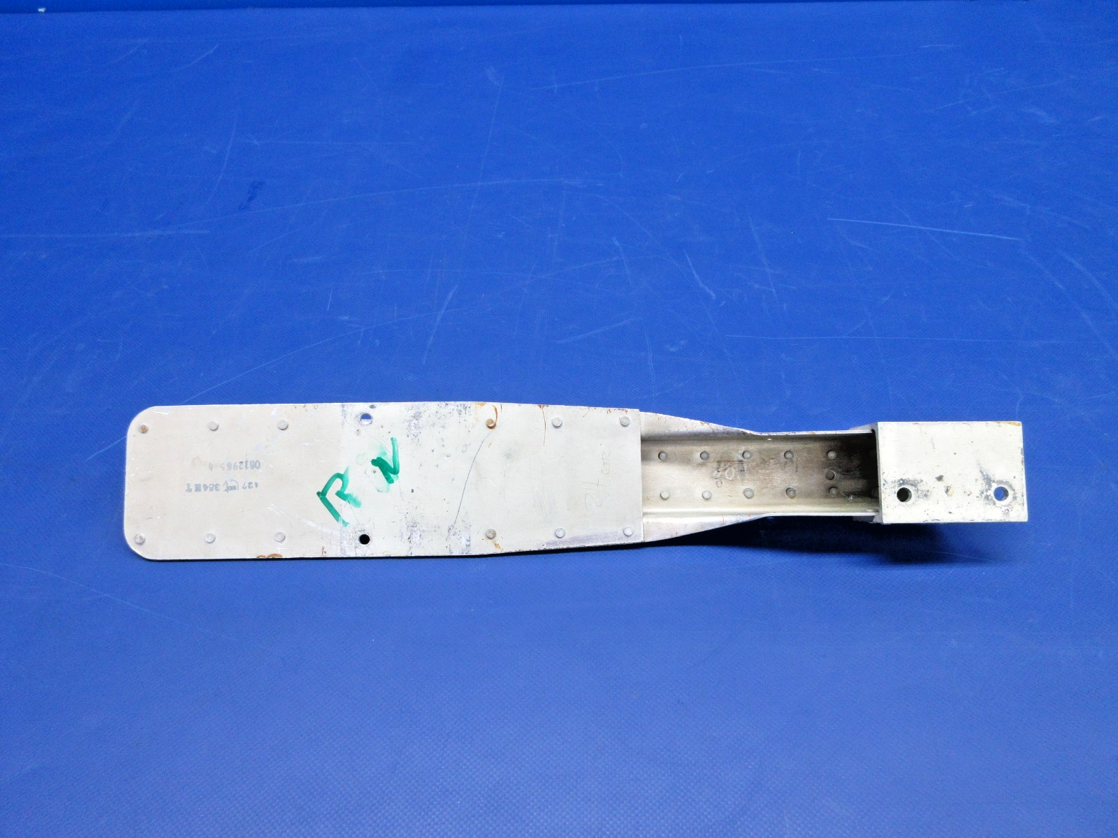 Cessna 310 / 310I RH Seat INBD Track P/N 0812987-7 (0326-865)2