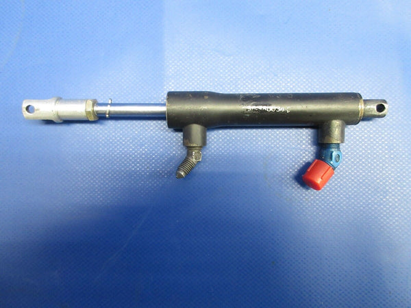 Beech 19A Musketeer Vertical Hydraulic Master Cylinder 96-380034-5 (0424-1326)