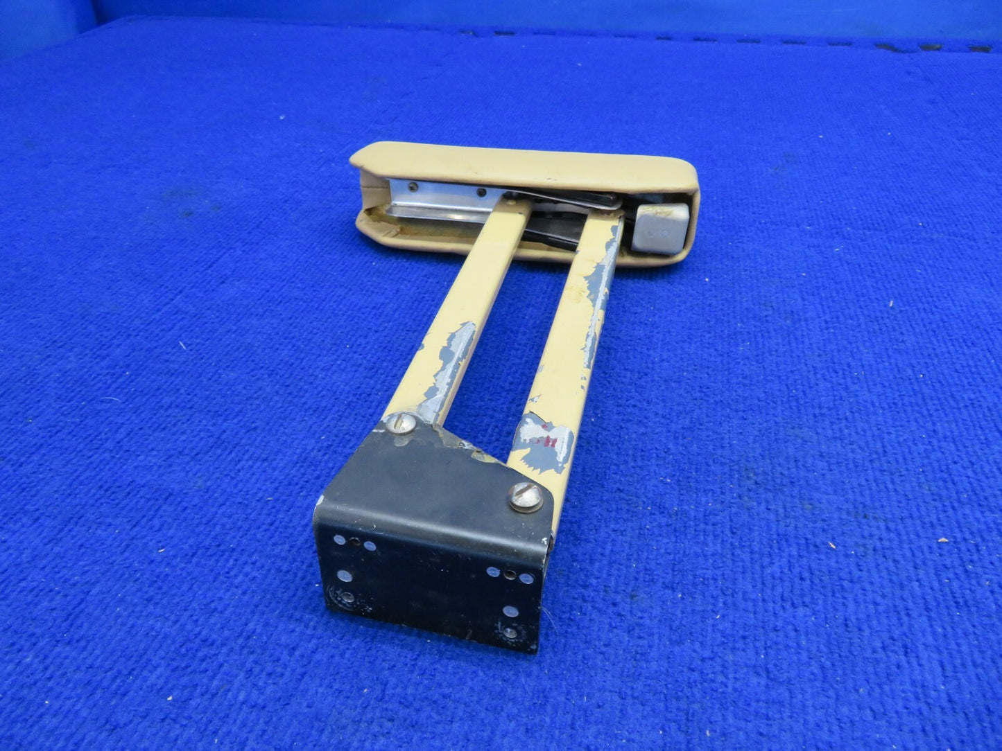 Piper PA-46 Adjustable Armrest Assy w/ RH Support P/N 84726-003 (0322-484)1