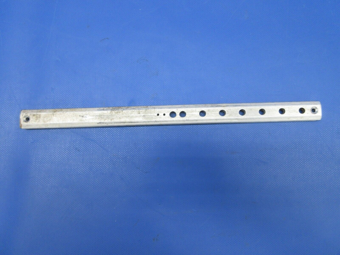 Piper PA-23-250 Aztec Seat Track OTBD P/N 17922-04 (0624-854)