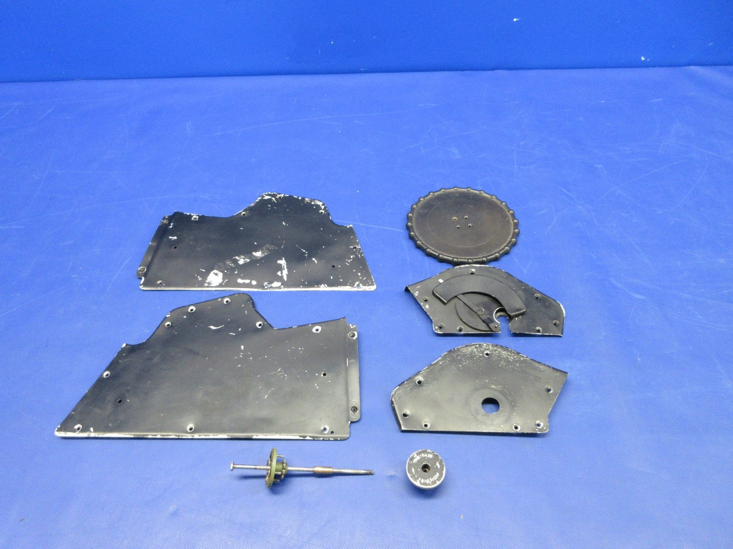 Cessna 310 / 310I Control Pedestal & Trim Wheel P/N 0861100-84 (0326-871)1