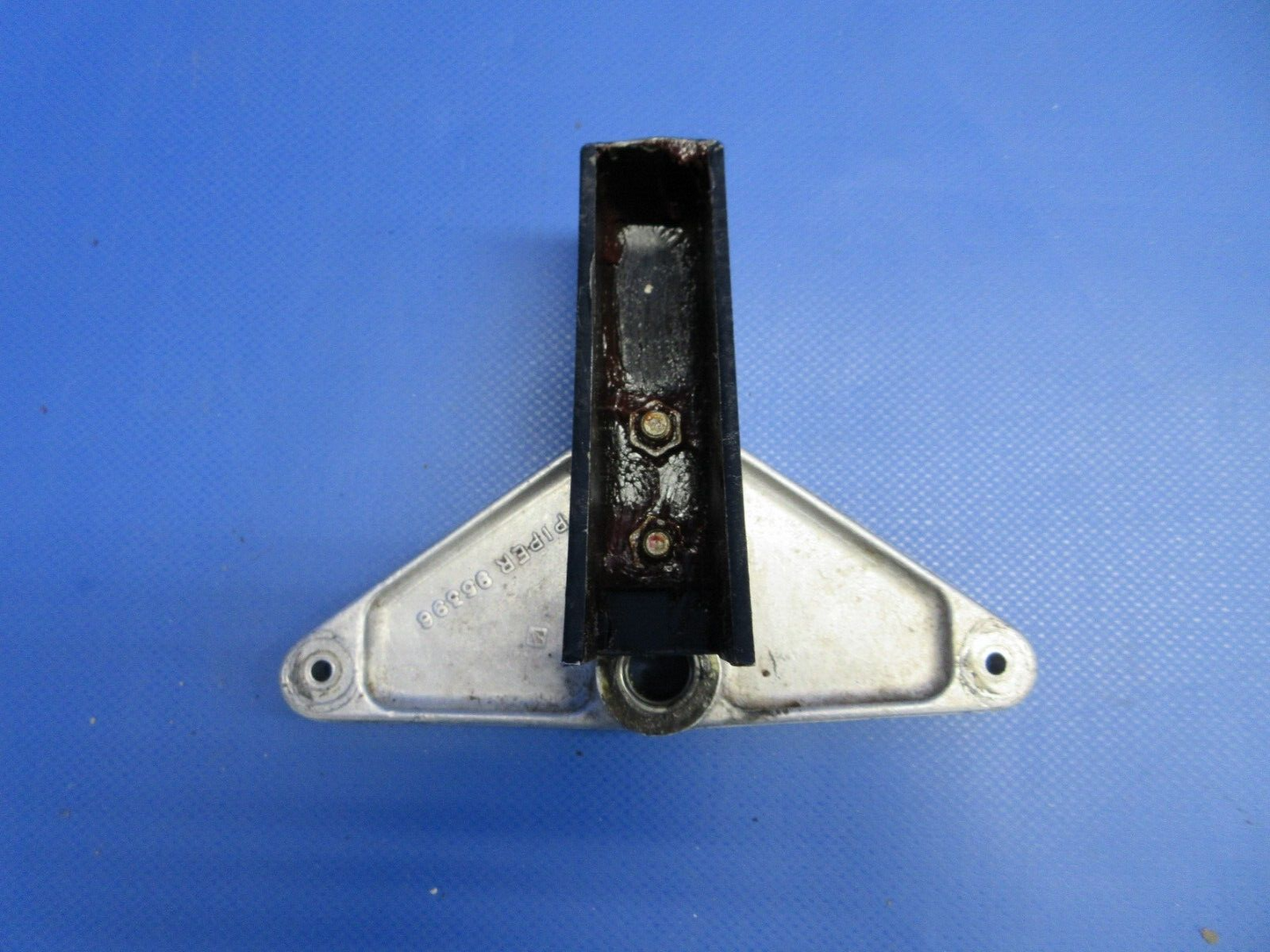 Piper PA-34-200T Seneca II Steering Arm Assy P/N 95395-00 (0524-1897)
