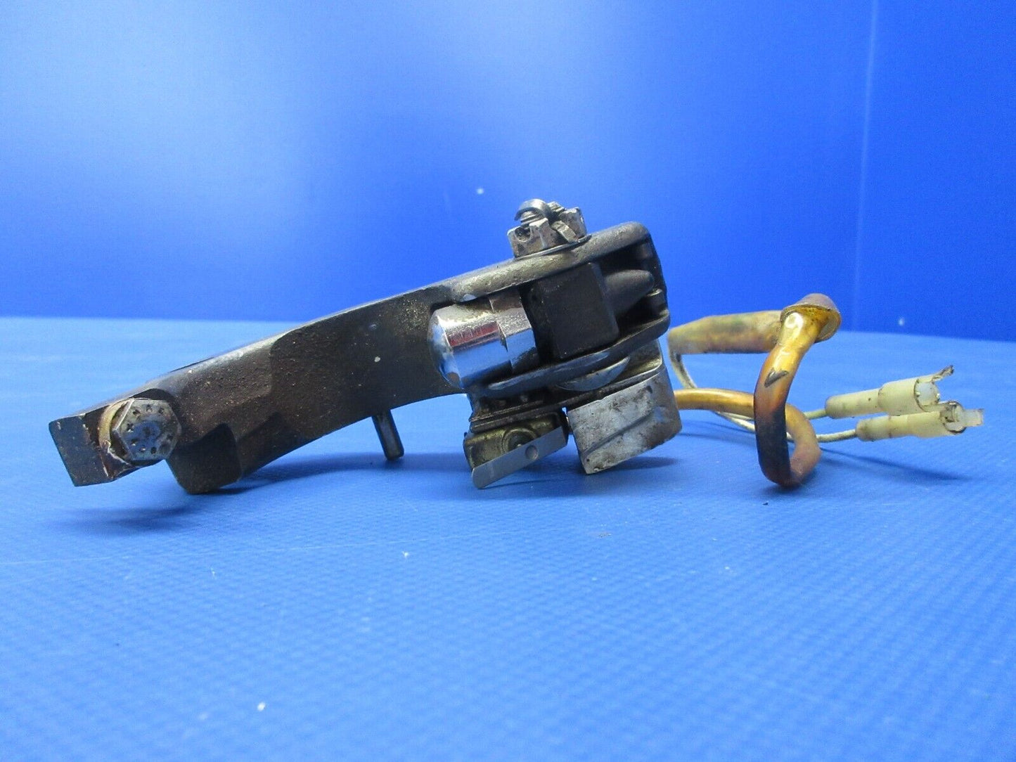 Cessna 337 / P337H Skymaster Main Gear Downlock Assy RH P/N 1541007-2 (0724-768