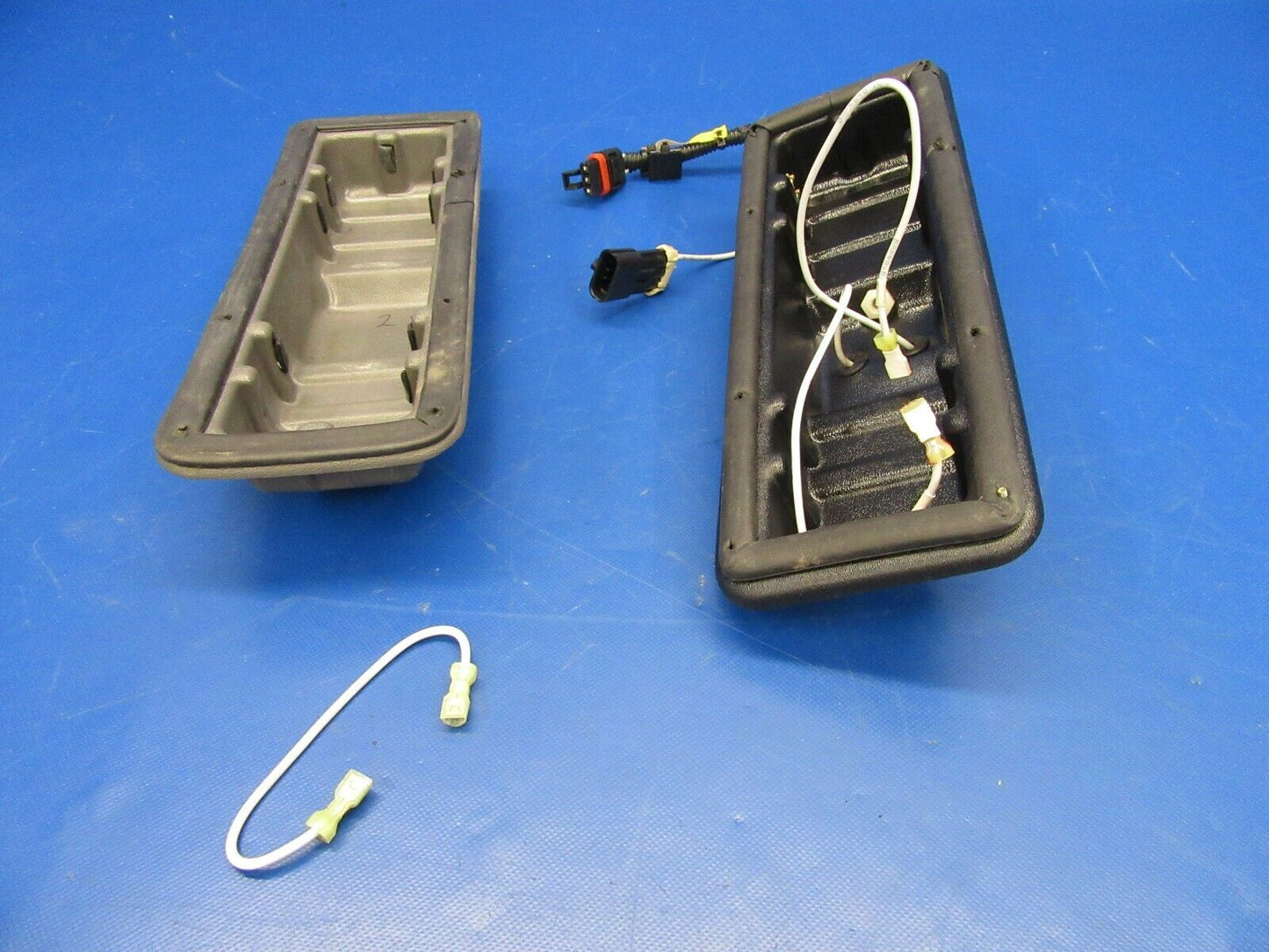 Cirrus SR-22 Auxiliary Battery Box Assembly P/N 50979-001 (1019-387)