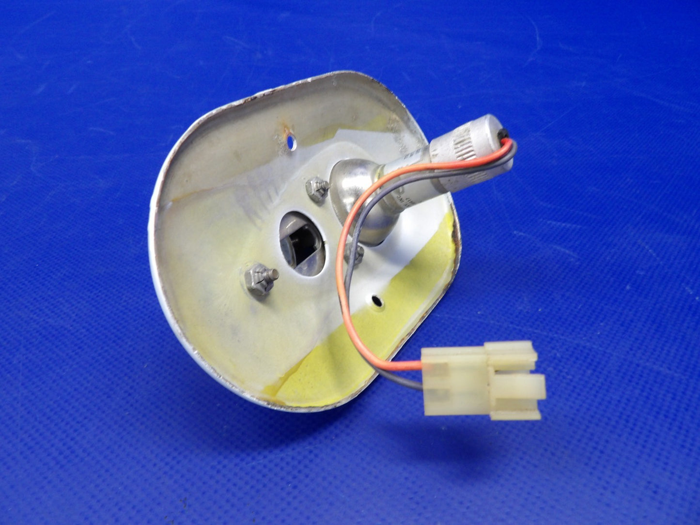 Piper Cheyenne Whelen RH Nav Light 24V w Strobe + Shield P/N W1285PG (0626-1517)8