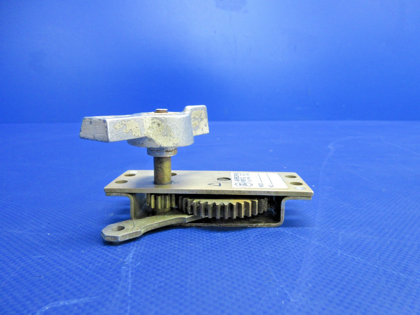 C-421 Airborne IM2-3 / IM2-4 Fuel Selectors LH & RH P/N IM2-3 & IM2-4 (0726-738)9