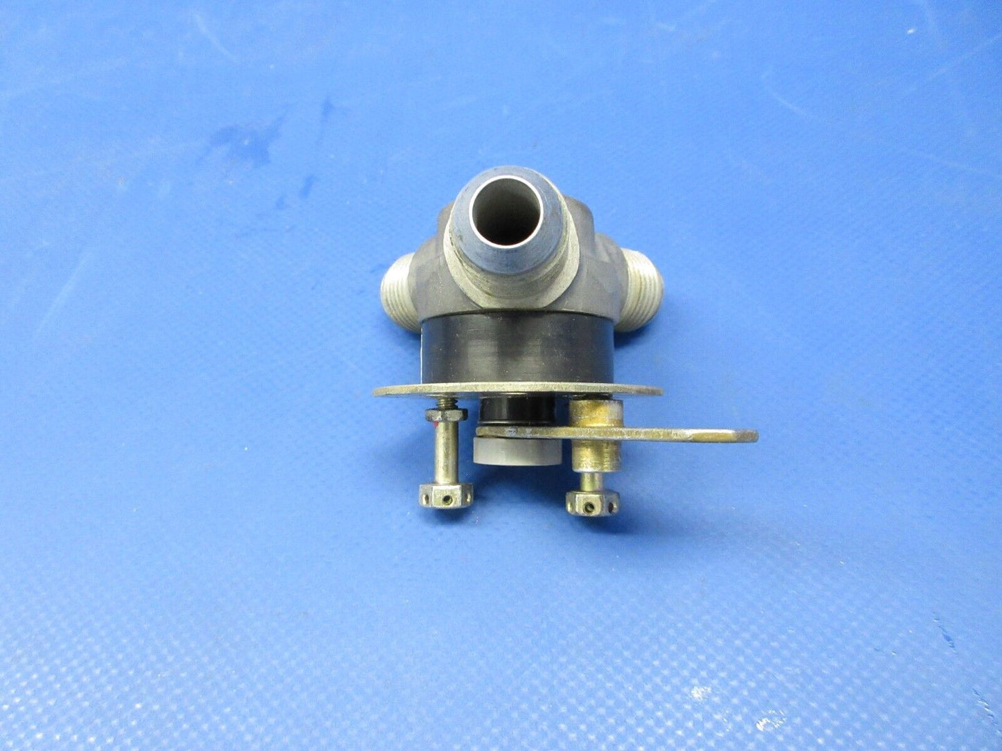 Cessna 337 / P337H Airborne Fuel Selector Valve Assy LH P/N 1H38-4 (0724-1296)
