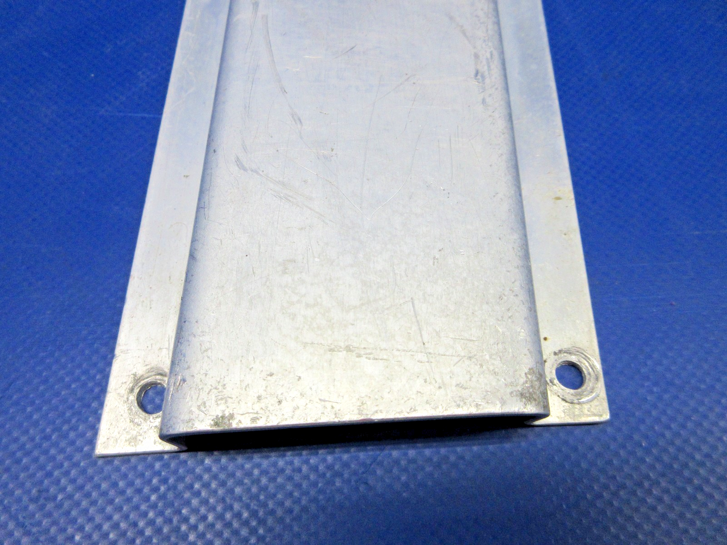 Cessna 310 / 310I AFT Seat Supports LH & RH P/N 0812981-5 & -6 (0326-866)15