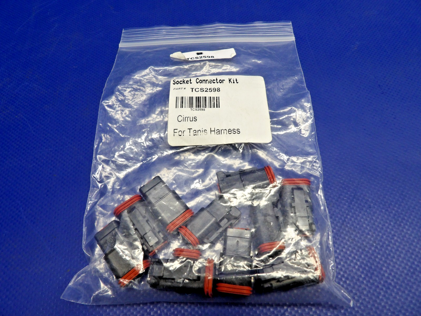 Cirrus Tanis Harness Plastic Socket P/N TCS2598 NOS LOT OF 10 (0426-1228)2