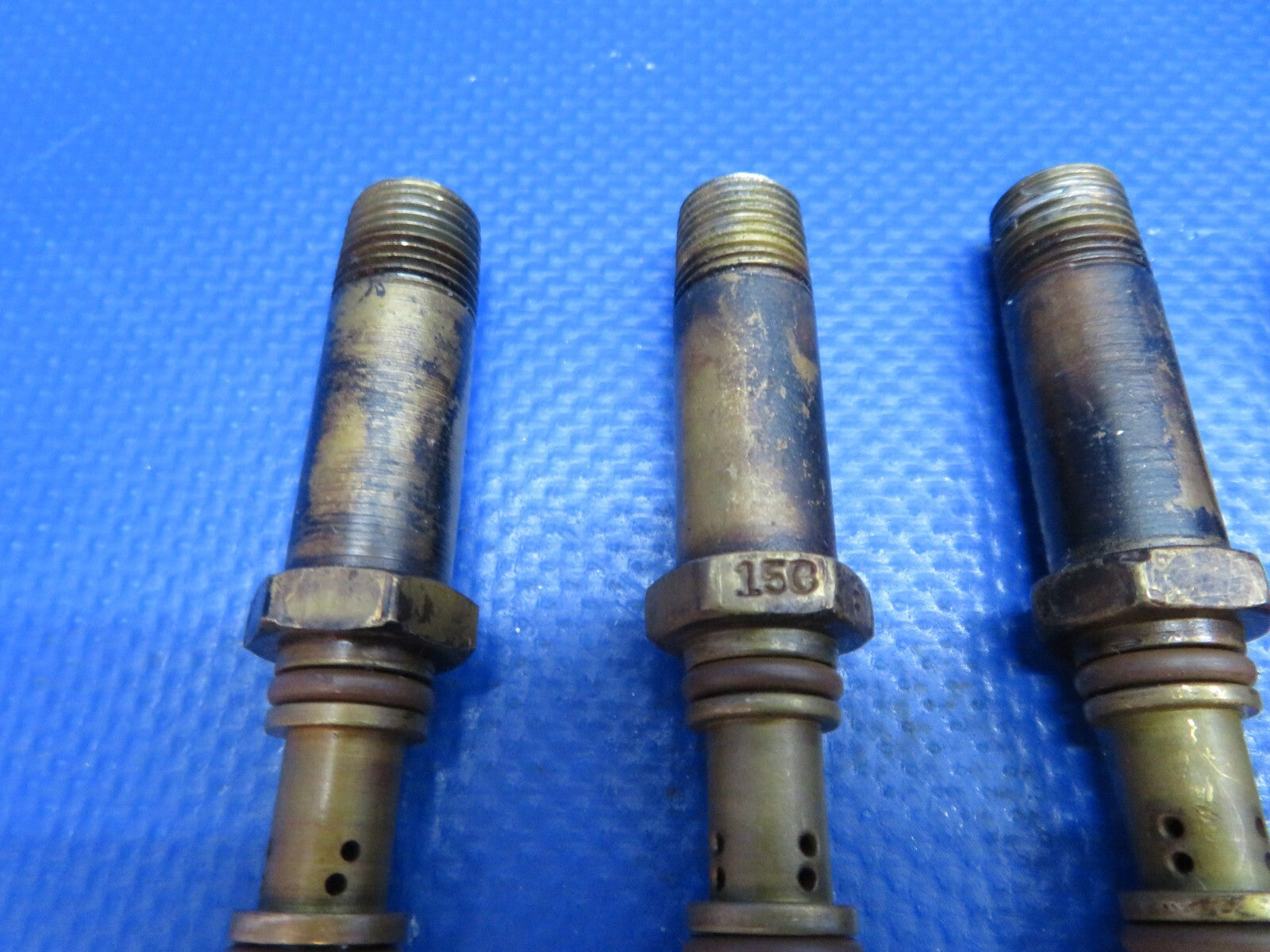 Continental TSIO-520-E Fuel Injector Nozzles P/N 657070 SET OF 6 (0924-715)5