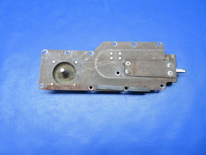 Cessna 180 / 180K Cabin Door Latch Assy LH P/N 1511205-16 (0724-1830)